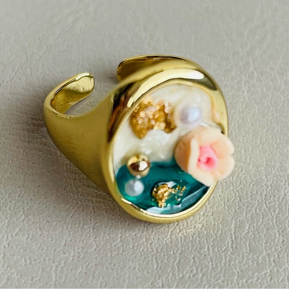 La Meno Freshwater Pearl Gold-Tone Ring Painted by Hand Enamel